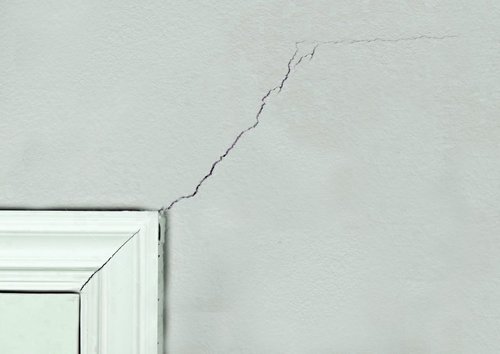 What Are The Different Types Of Ceiling Cracks To Be Aware Of