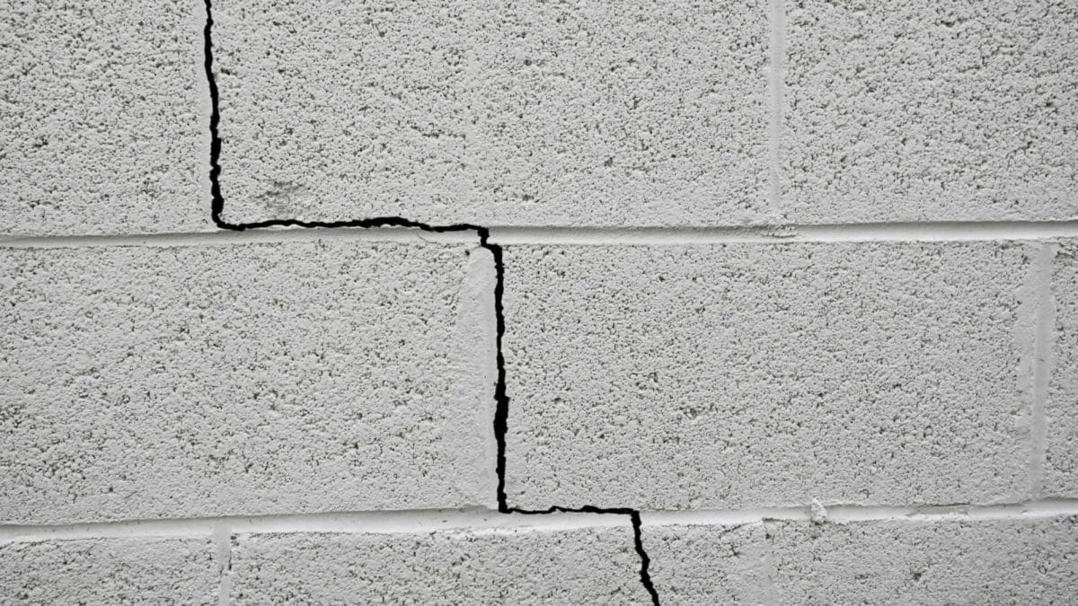 cropped cinder block wall cracks e1569515314297